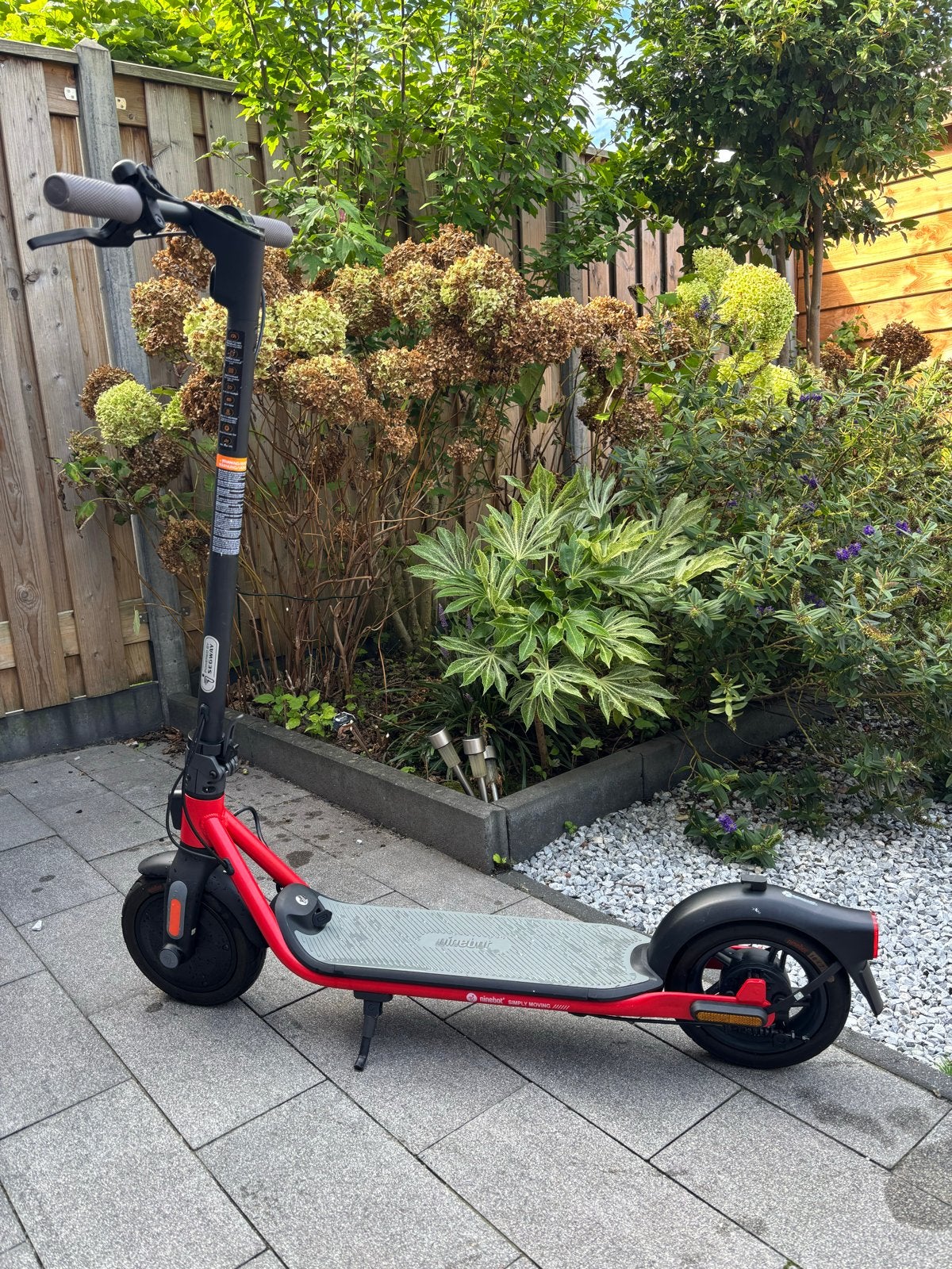 Ninebot Segway Kickscooter E25E - Elektrische step, Fietsen en Brommers, Steps, Ophalen, Zo goed als nieuw, Elektrische step (E-scooter)