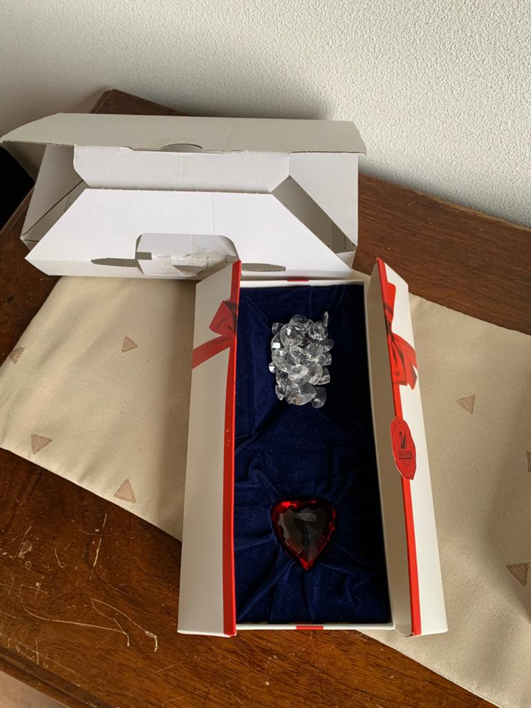 Searovski klein rood hart met kleine hartjes, Verzamelen, Swarovski, Ophalen of Verzenden, Zo goed als nieuw, Figuurtje