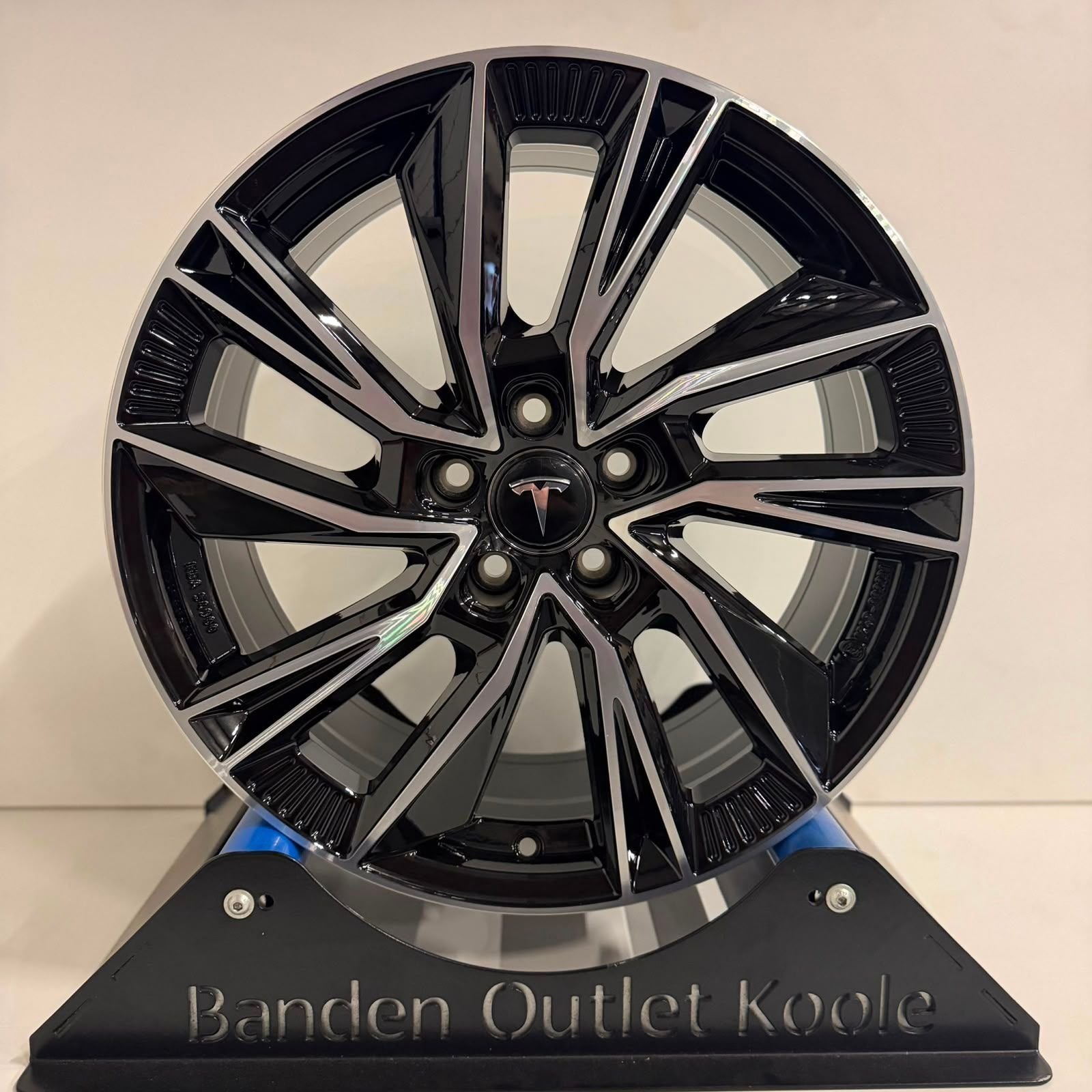 Tesla Model Y Dezent AR 255-45-19 5x114,3 19'' Velgen Set, Auto-onderdelen, Banden en Velgen, 19 inch, Velg(en), -, -