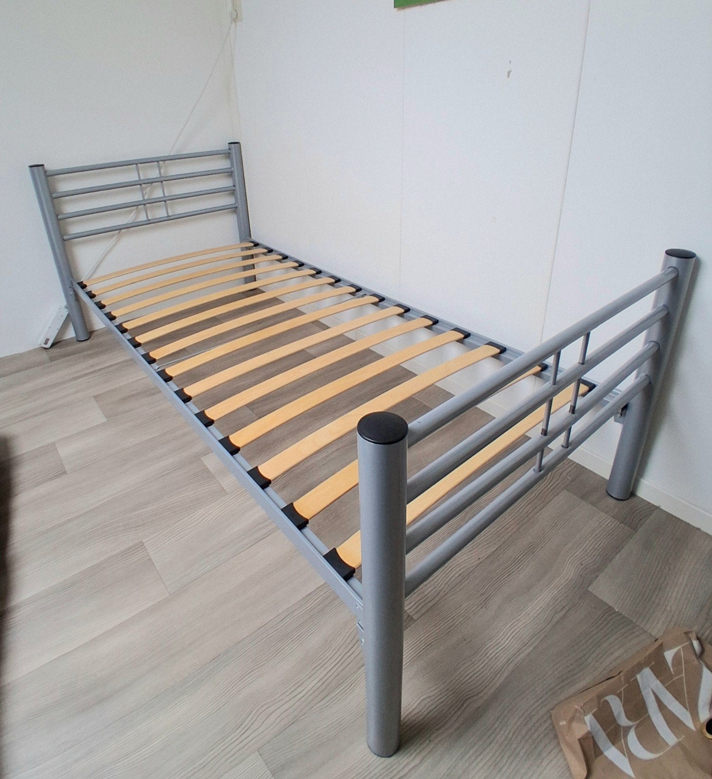 Eenpersoonsbed inclusief lattenbodem, Ophalen, 90 cm, Eenpersoons, Zo goed als nieuw