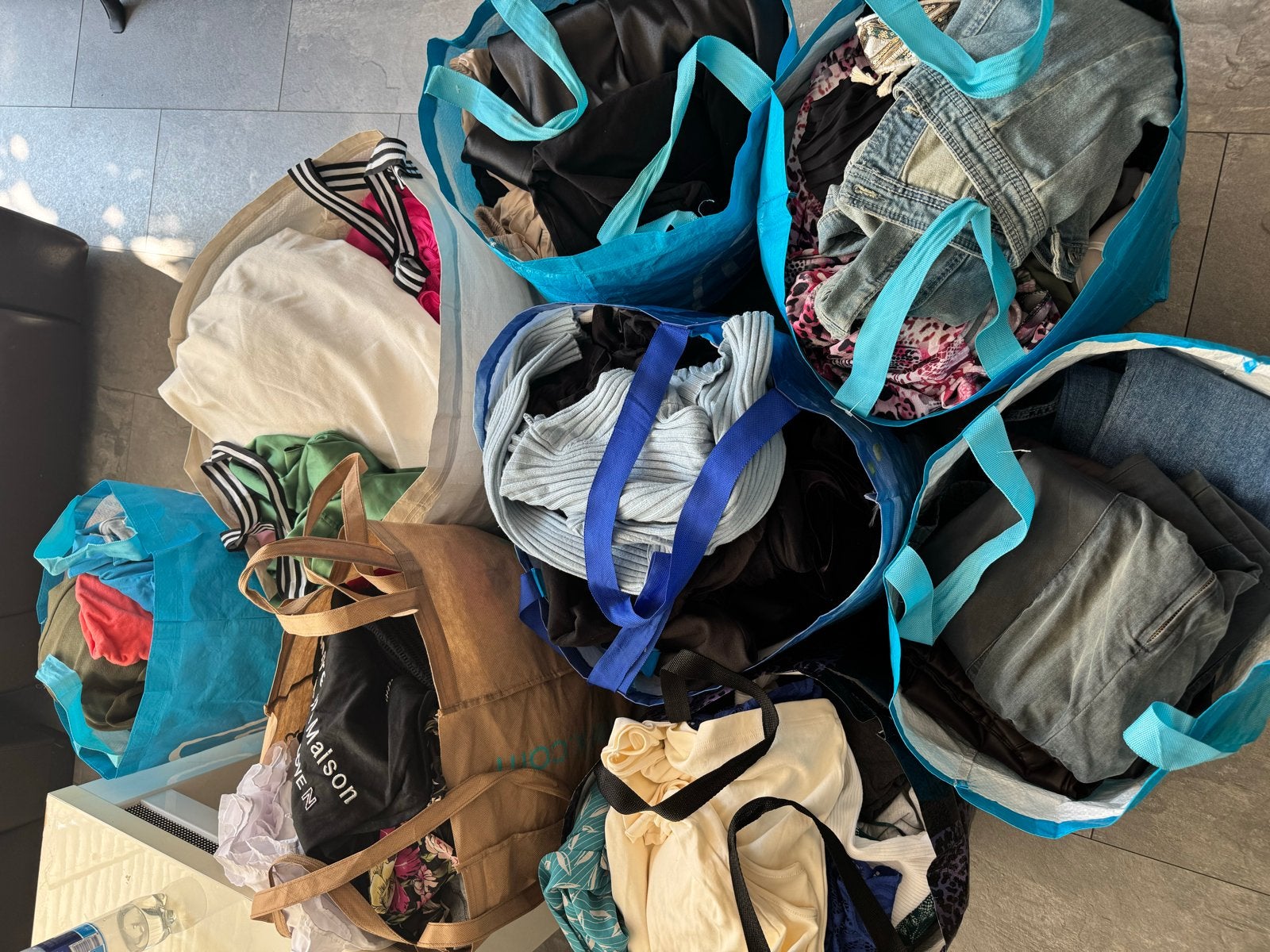 Grote partij kleding (dames, heren, kinderen), Ophalen, Gedragen, Maat 42/44 (L)