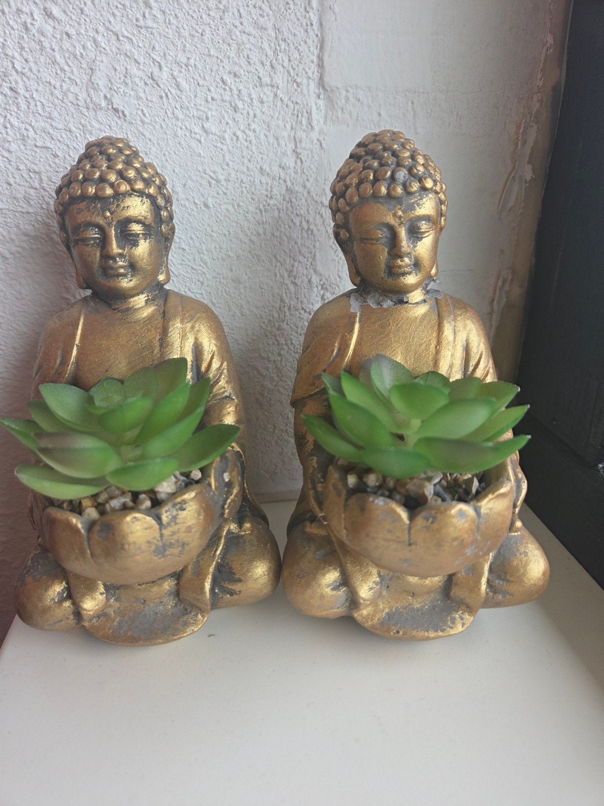 GRATIS! Set van 2 gouden Boeddha beeldjes met plantje, Ophalen, Gebruikt, Steen/keramiek, Goud