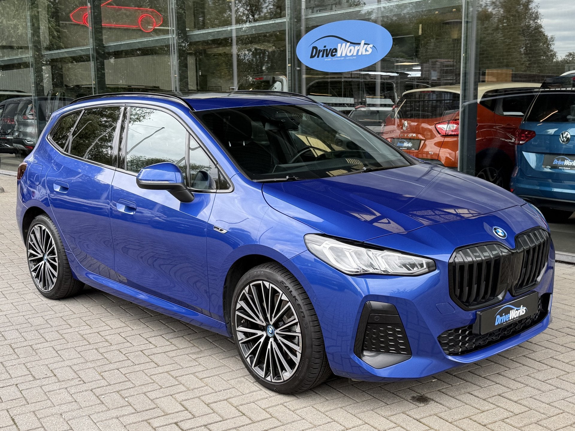 BMW 2 Serie Active Tourer | M-sport | 230e xDrive | M | H&K, Auto's, Automaat, Dealer onderhouden, Gebruikt, Met garantie (alle)