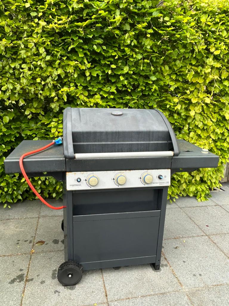 Gas barbecue 4 pits mag weg voor leuk prijsje!, Ophalen of Verzenden, Zo goed als nieuw