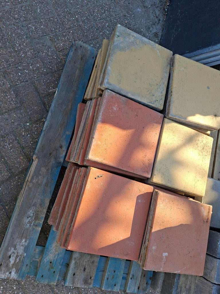 35 dakterras tegels 30x30x3/3,5 cm - geel en rood, Ophalen, Gebruikt, Beton, Terrastegels