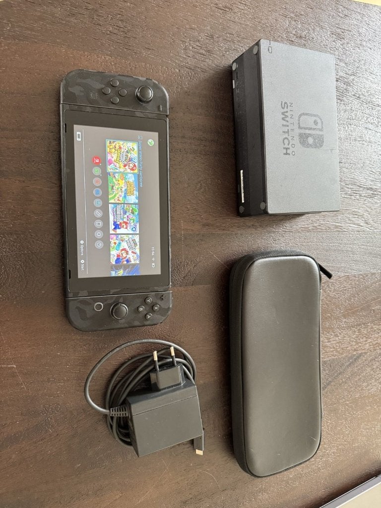 Nintendo Switch met dock, hoes en oplader, Ophalen of Verzenden, Gebruikt, Met 2 controllers, Switch Original