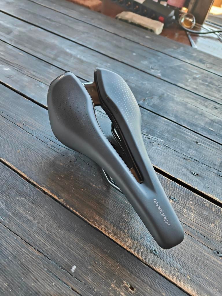 Giant Approach Zadel - Nieuw - 145 mm, Fietsen en Brommers, Fietsonderdelen, Racefiets, Kunststof, Zo goed als nieuw, Zadel