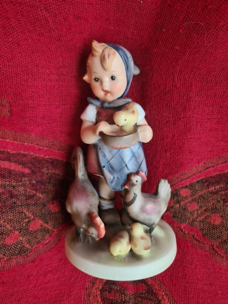 Goebel Grote Hummel 14 cm meisje met kuikens, Ophalen of Verzenden