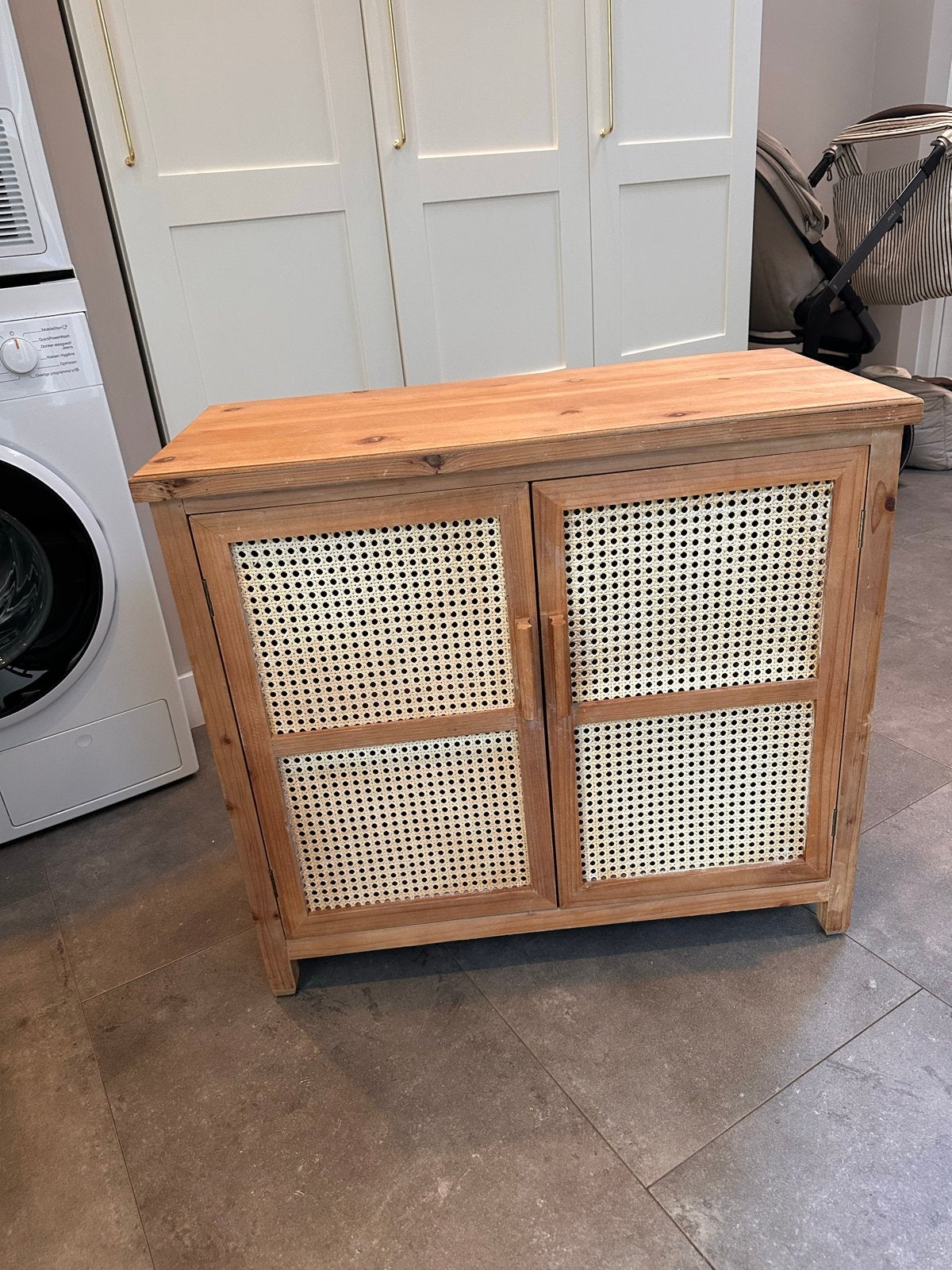 Houten kastje met rotan deuren, Ophalen, Zo goed als nieuw