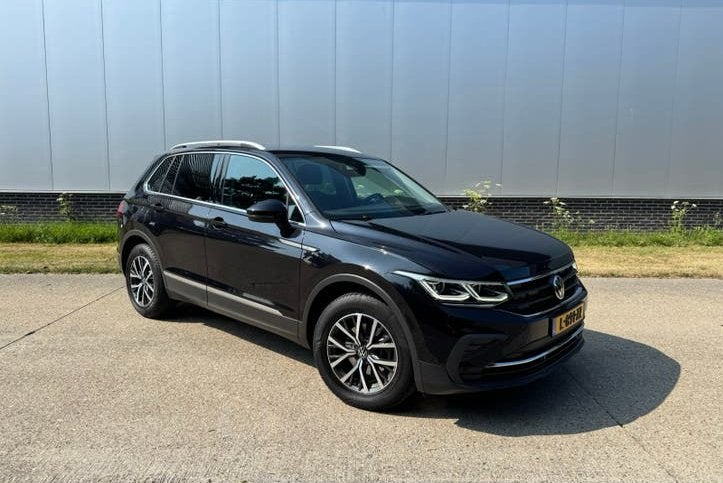 Volkswagen Tiguan 1.5 TSI 2021 Zwart NAP 1e eig., Auto's, Voorwielaandrijving, 1498 cc, Zwart, 4 cilinders
