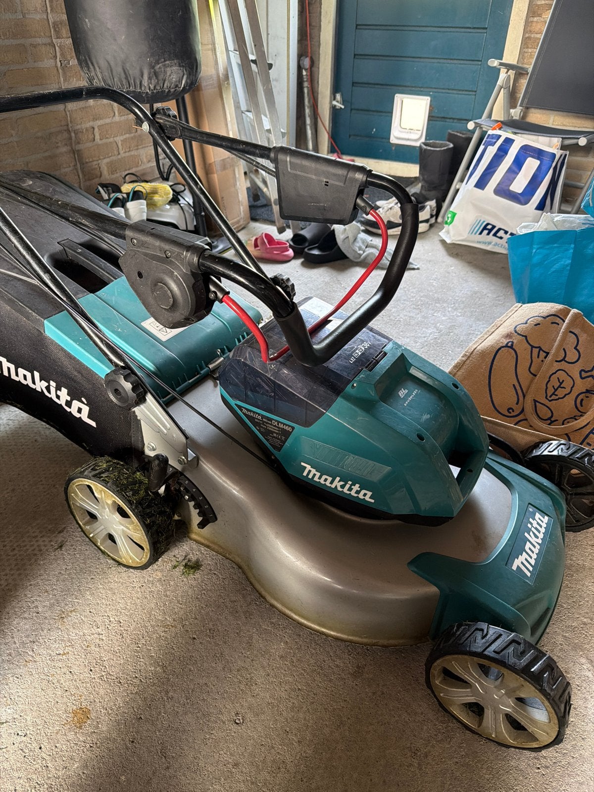 Makita DLM460 Accu Grasmaaier (zonder accu), Ophalen, Gebruikt, 40 t/m 49 cm, Accu-grasmaaier