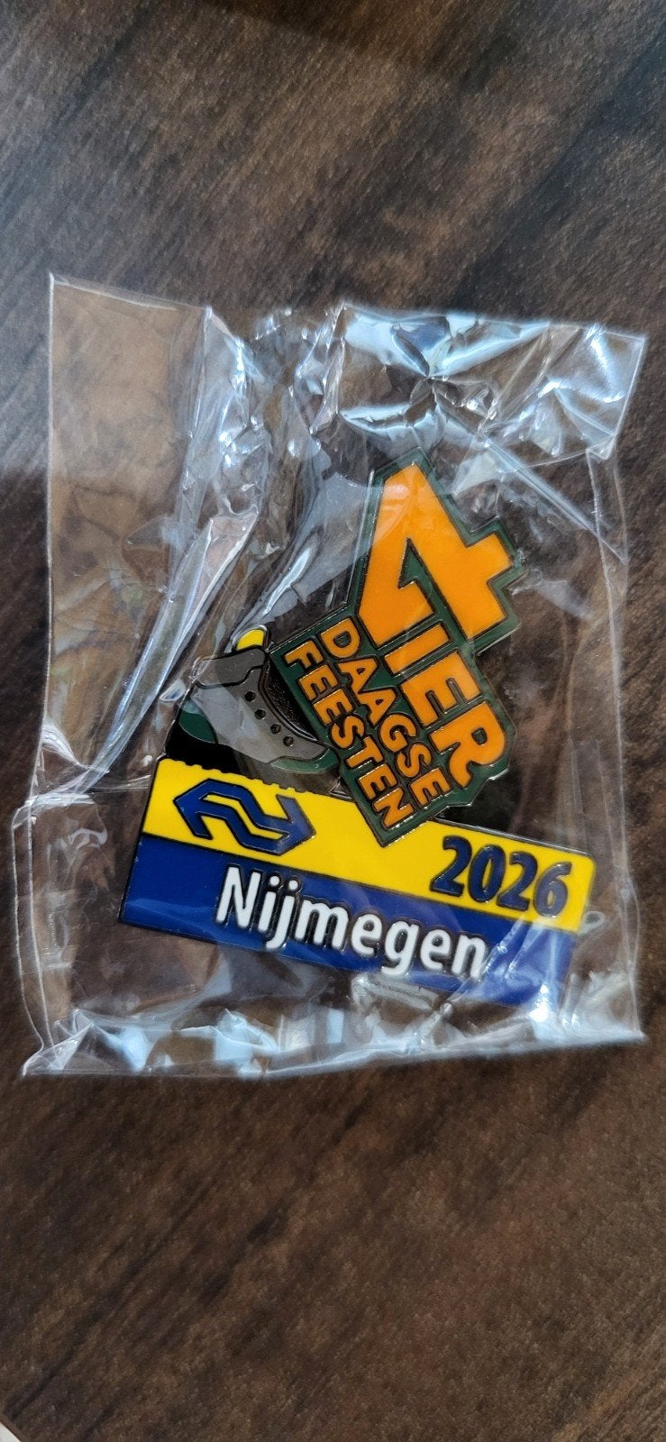 NS Nijmeegse vierdaagse pin 2026, Verzamelen, Speldjes, Pins en Buttons, Ophalen of Verzenden, Nieuw