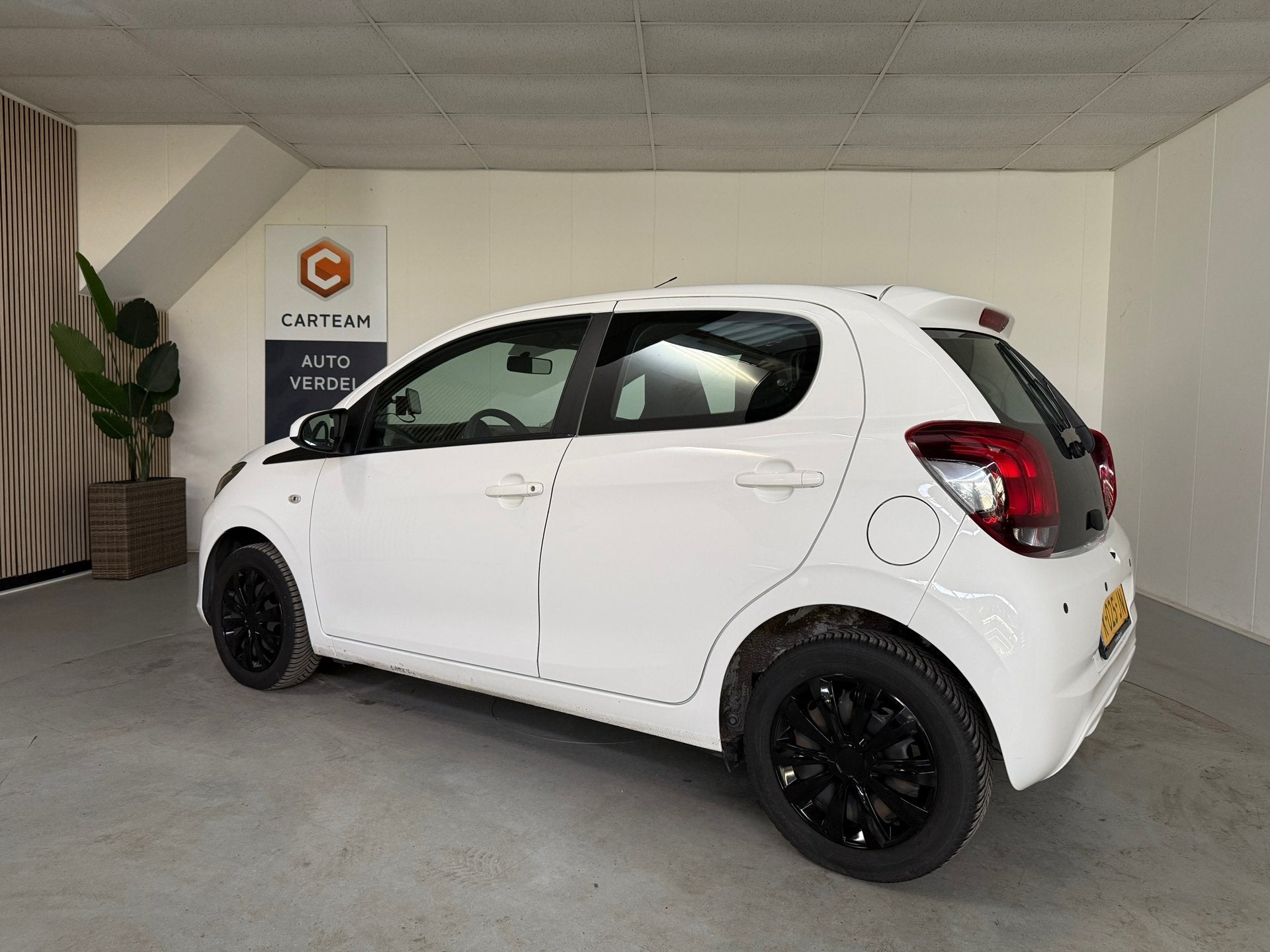 Peugeot 108 1.0 e-VTi Black & White Active Airco, Navigatie, Voorwielaandrijving, Gebruikt, Euro 6, 4 stoelen