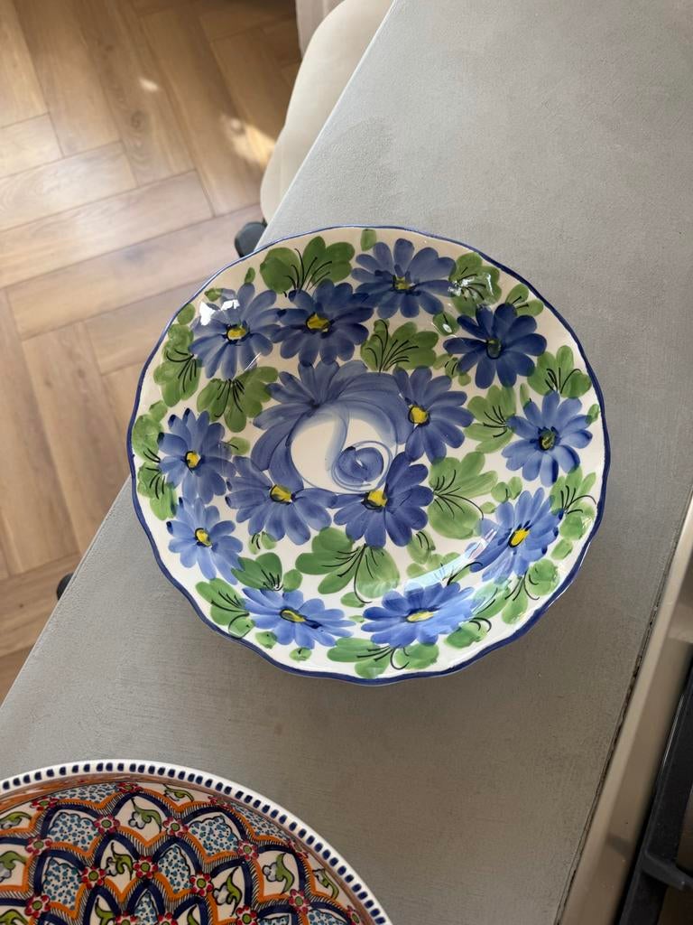 Blauwe schaal met bloemenpatroon, 26 cm, Gebruikt, Porselein of Keramiek, Schaal, Rond