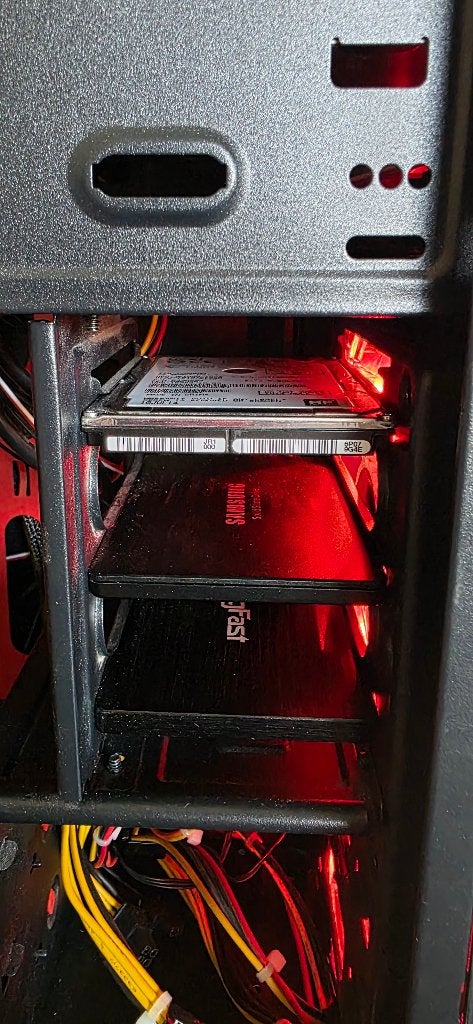 Foto 8 van Gaming PC Nvidia 1660 TI 6GB, 2TB HDD/SSD, 32 GB DDR4 2666