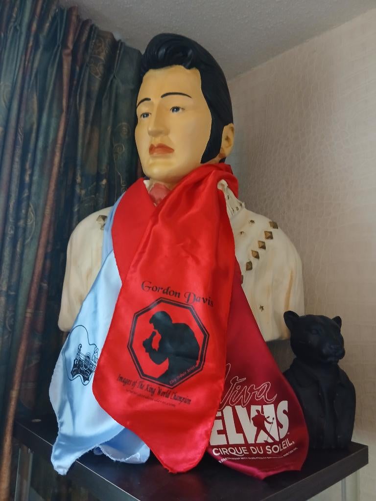 beeld elvis 70 cm groot en leuk, Verzamelen, Beelden en Beeldjes, Ophalen of Verzenden
