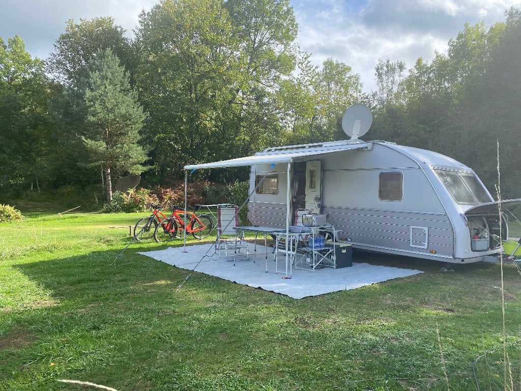 Kip 50 TDB Hyline Ruime en comfortabele caravan met voortent, Caravans en Kamperen, Omvormbare zithoek, Rondzit, Kip, Particulier