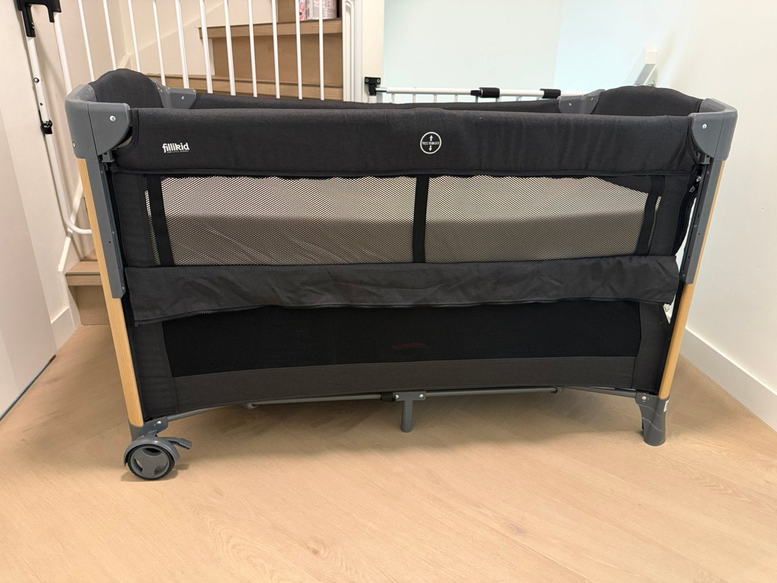 Campingbed met matras, Ophalen, Zo goed als nieuw, Reisbedje