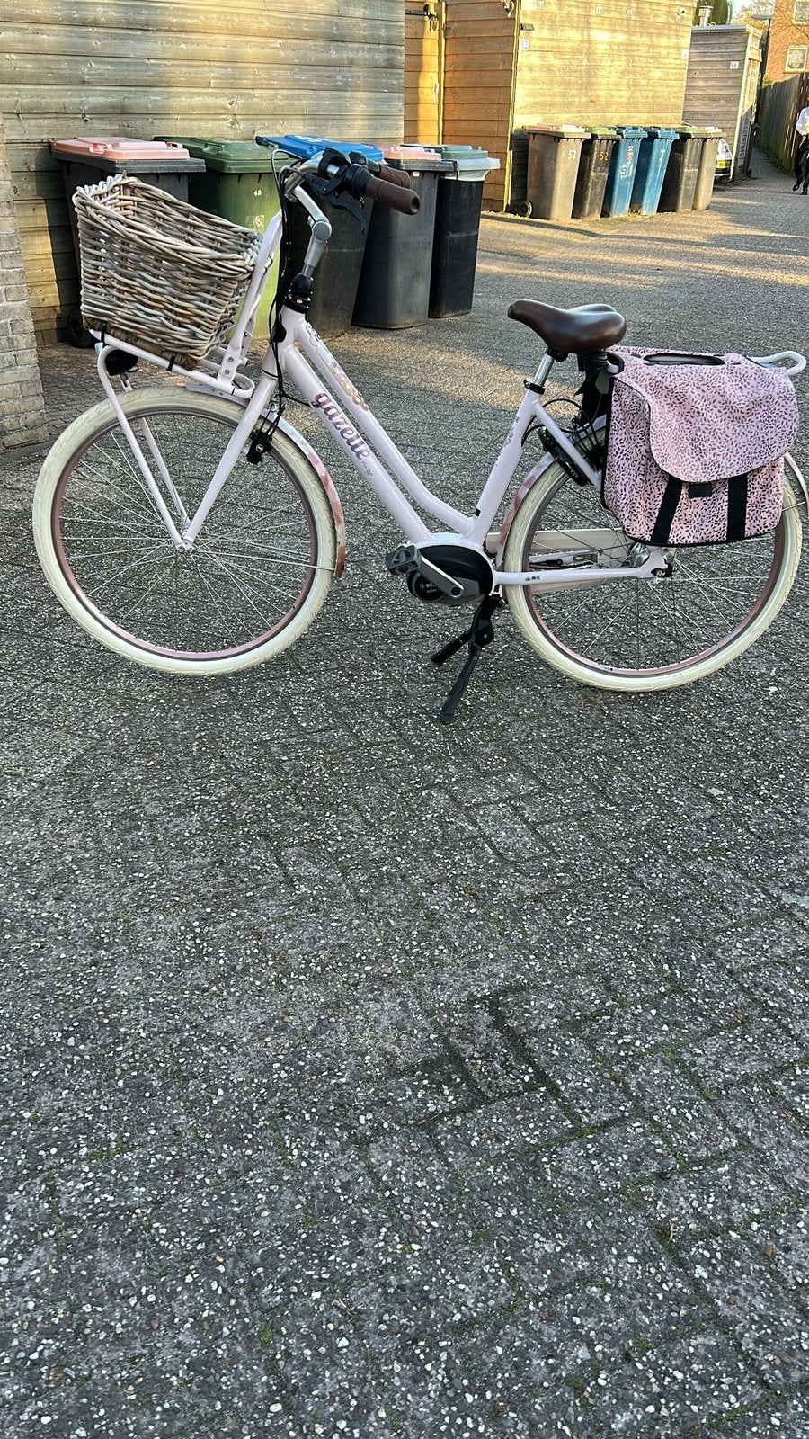 Nette gazelle miss grace elektrische fiets bosch middenmotor, Fietsen en Brommers, Elektrische fietsen, Ophalen, Zo goed als nieuw