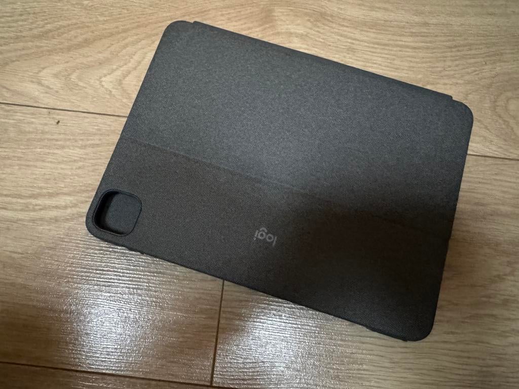 Logitech combo Ipad 11inch, Gebruikt, 11 inch, Bescherming voor- en achterkant, Ophalen of Verzenden