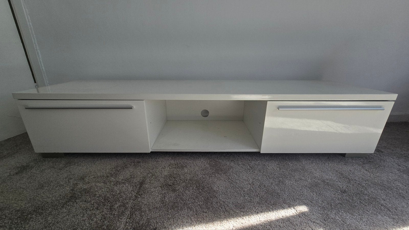 Hoogglans wit tv-meubel van JYSK, 180x45x38 cm, Gebruikt, 150 tot 200 cm, Ophalen of Verzenden, Minder dan 100 cm
