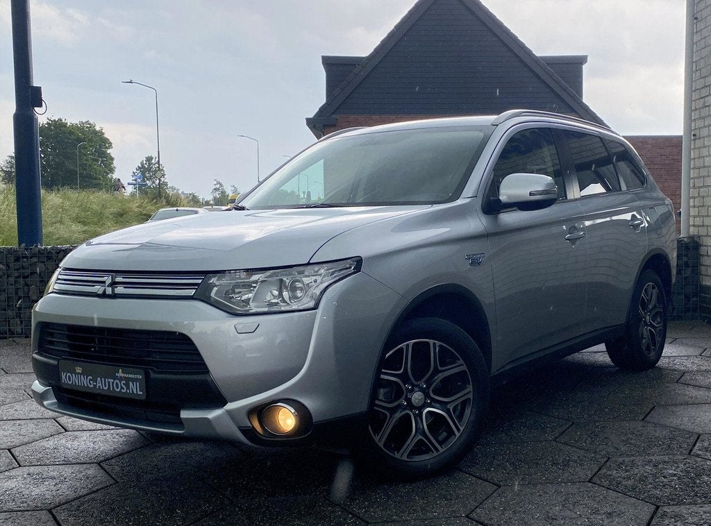 Mitsubishi Outlander 2.0 PHEV Executive Edition X-Line/ 4WD/, Auto's, Mitsubishi, Zwart, 4 cilinders, Leder en Stof, Vierwielaandrijving
