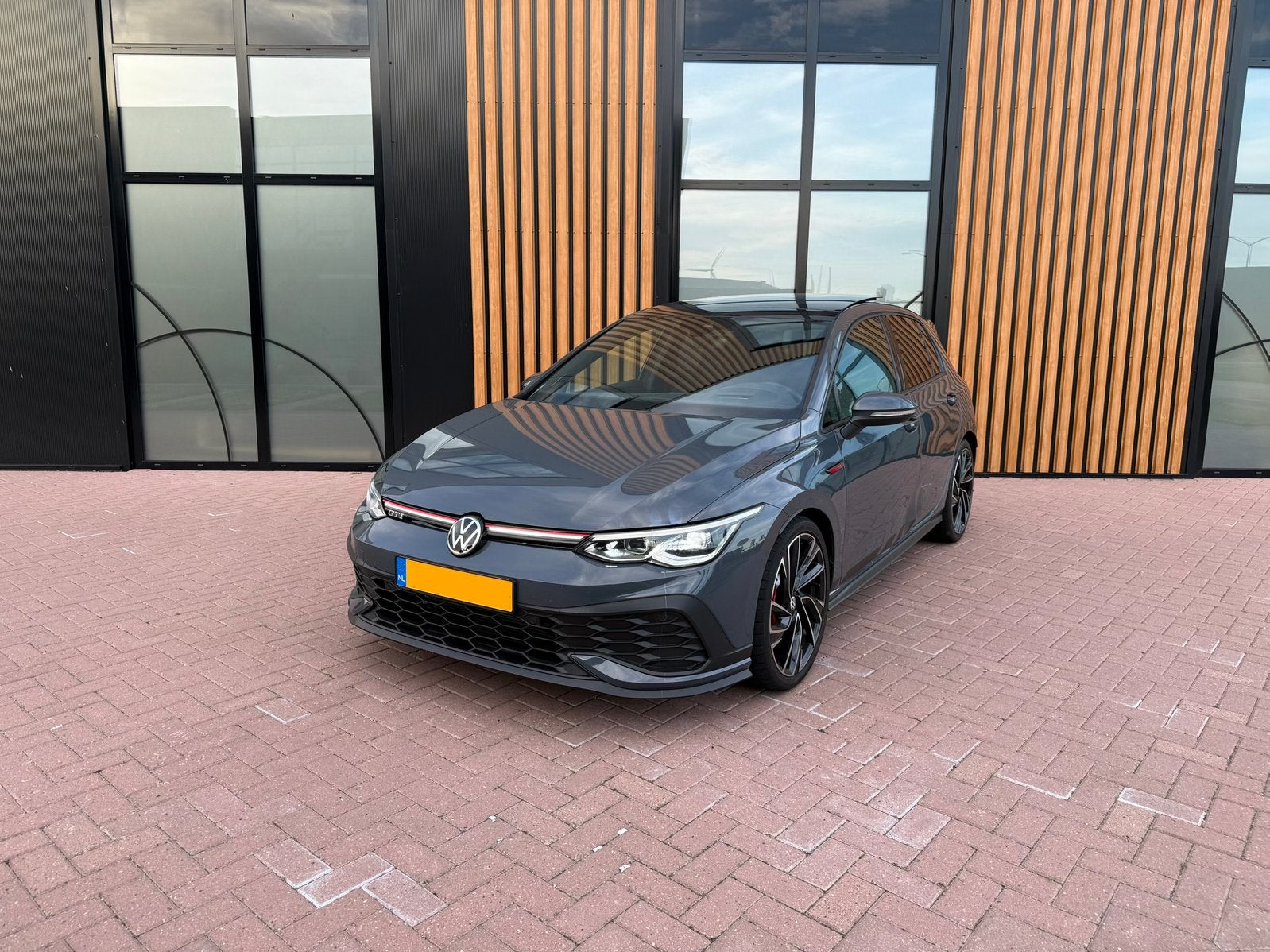 Volkswagen Golf 8 GTI Clubsport 2.0 TSI 300PK DSG | PANO, Auto's, Zwart, 4 cilinders, 1984 cc, 300 pk