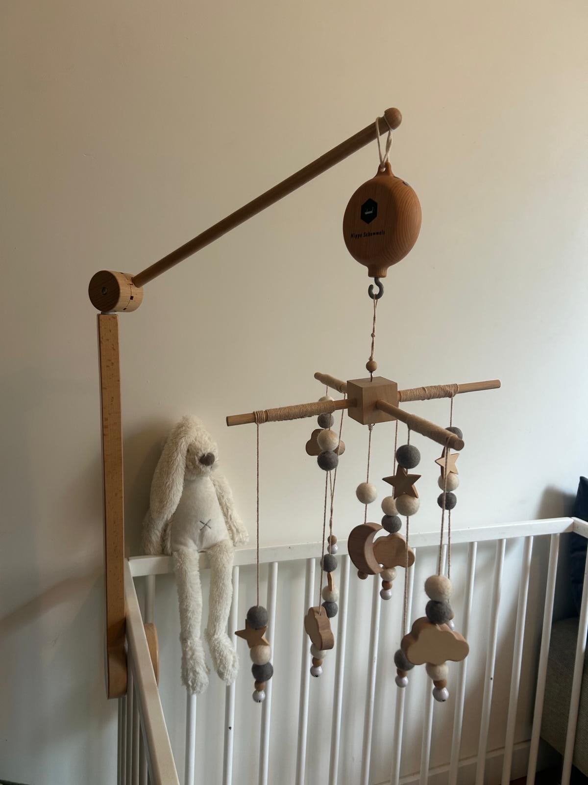 Houten baby mobiel met muziekdoosje - Hippe Schommels, Ophalen, Zo goed als nieuw, Mobiel, Met geluid