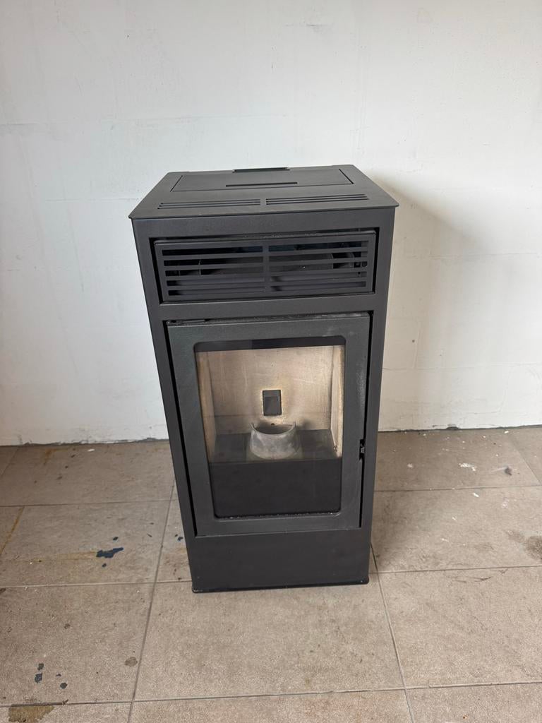 Italiaanse pelletkachel YULIA - Zwart, 6.5 kW, Huis en Inrichting, Kachels, Ophalen, Gebruikt, Overige brandstoffen, Pelletkachel
