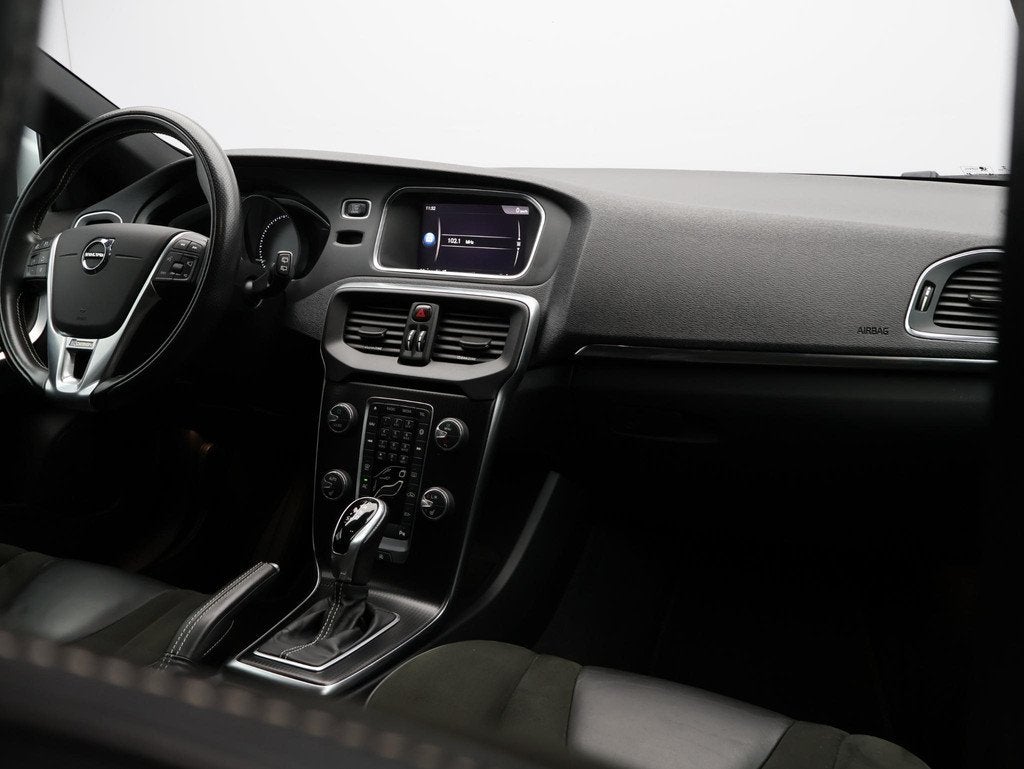 Volvo V40 T5 245pk R-Design / Stoel+voorruitverwarming / Par, Gebruikt, Euro 6, 4 cilinders, Zwart