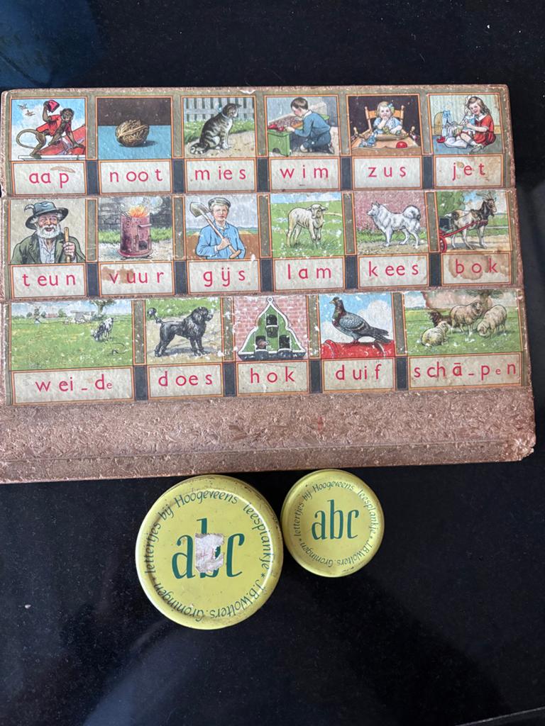 Vintage Hoogeveens Leesplankje met Lettertjes, Ophalen of Verzenden