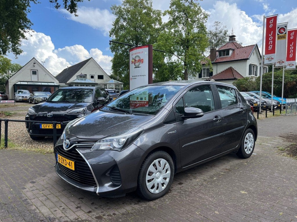 Toyota YARIS 1.5 HYBRID AUTOMAAT / CAMERA / CRUISE CTR. / AI, 1497 cc, Gebruikt, Euro 6, 49 €/maand