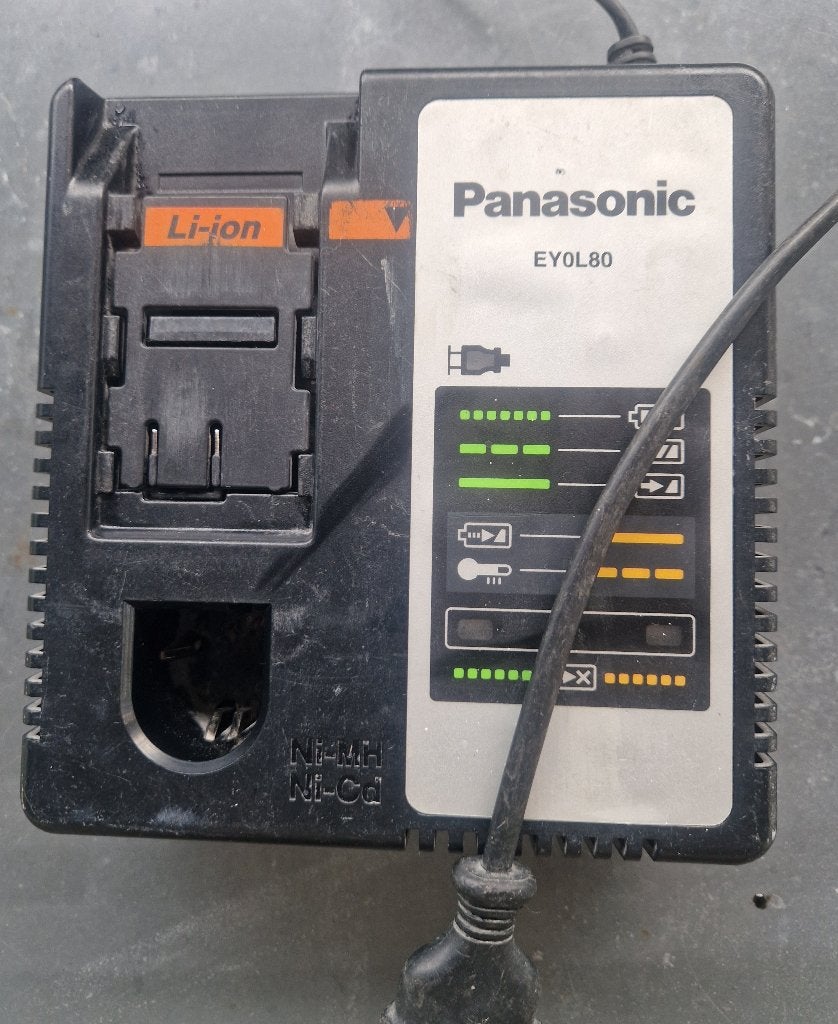 Panasonic acculader EYOL80 voor accu's van 8-34 V, Doe-het-zelf en Verbouw, Ophalen of Verzenden, Gebruikt, Overige merken