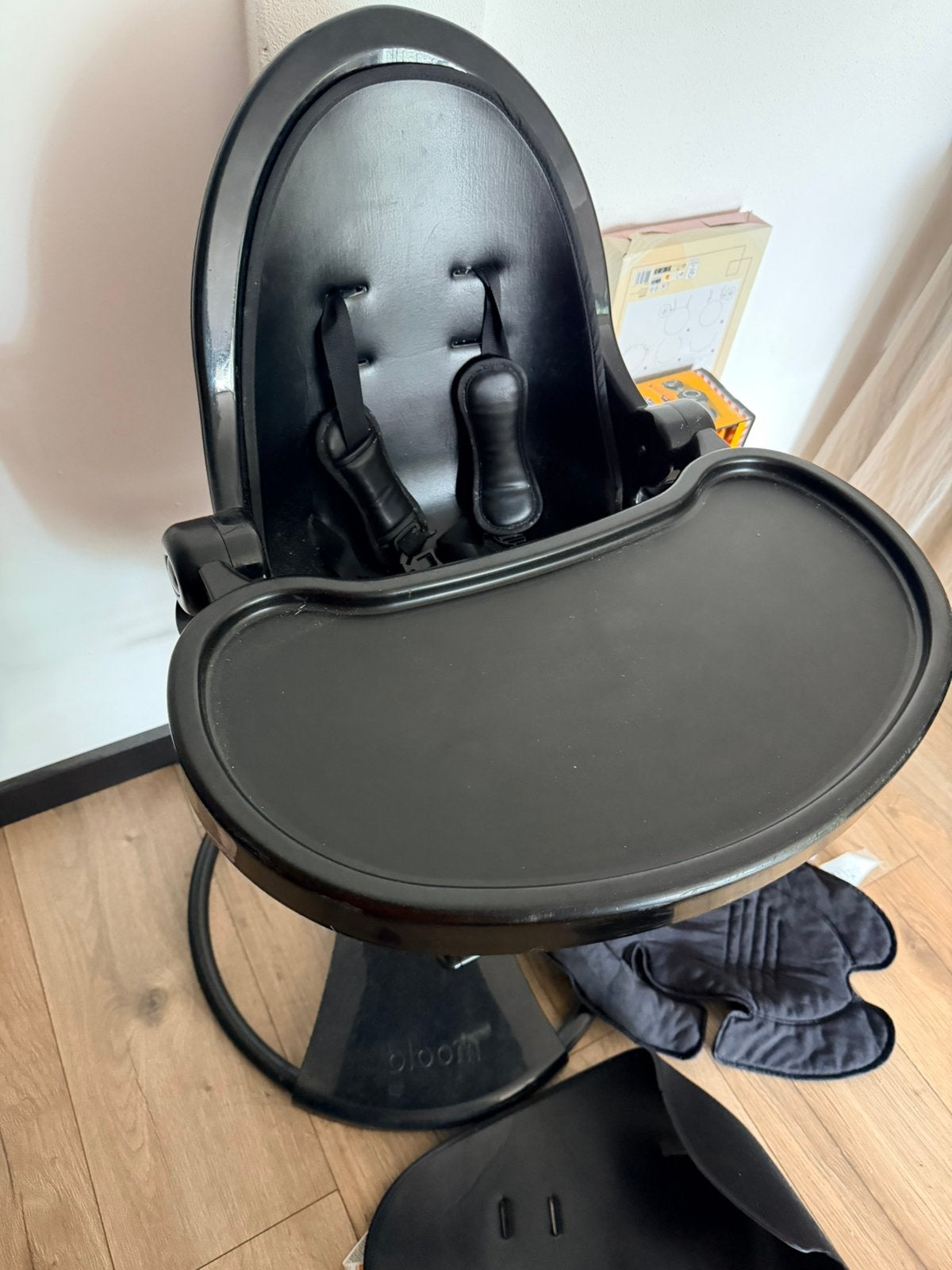 Bloom Fresco kinderstoel - Zwart, Kinderen en Baby's, Kinderstoelen, Ophalen, Gebruikt, Meegroeistoel, Afneembaar eetblad
