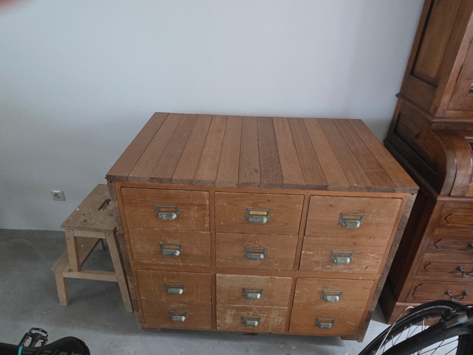 Vintage ladekast met laden aan twee zijden, Ophalen