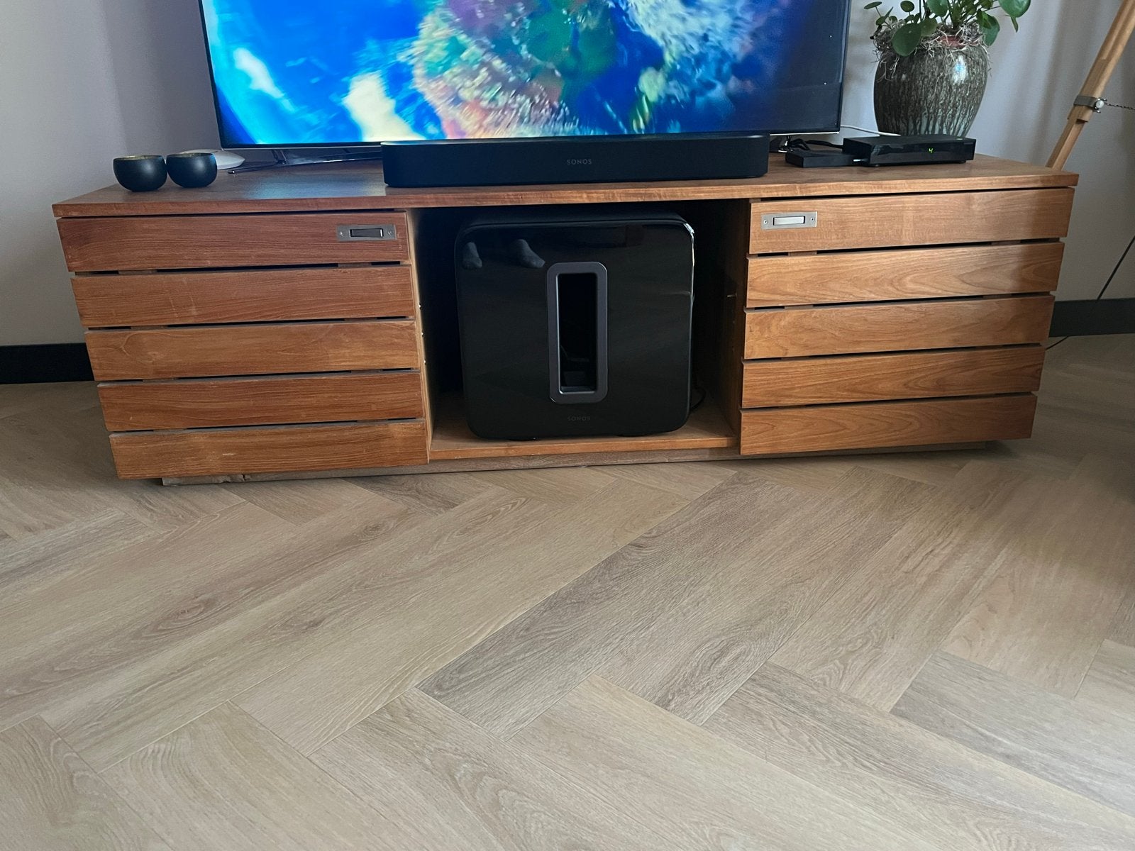 Massief houten tv-meubel met opbergruimte, Ophalen, Gebruikt, 150 tot 200 cm, Minder dan 100 cm