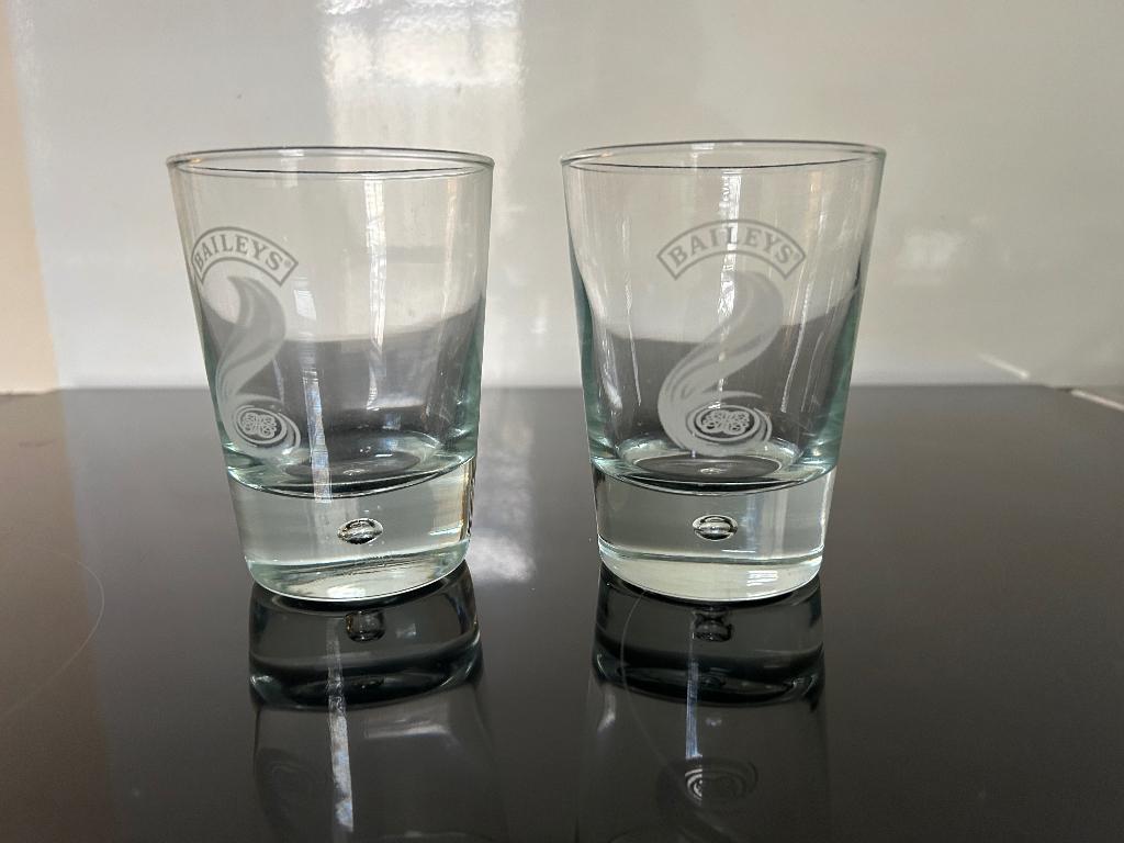 2 Baileys glazen, Ophalen