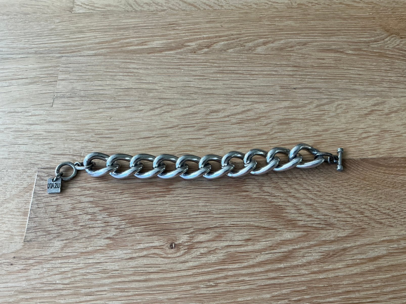 Otazu armband onedelmetaal., Pandora, Ophalen of Verzenden, Zo goed als nieuw, 4 bedels of meer