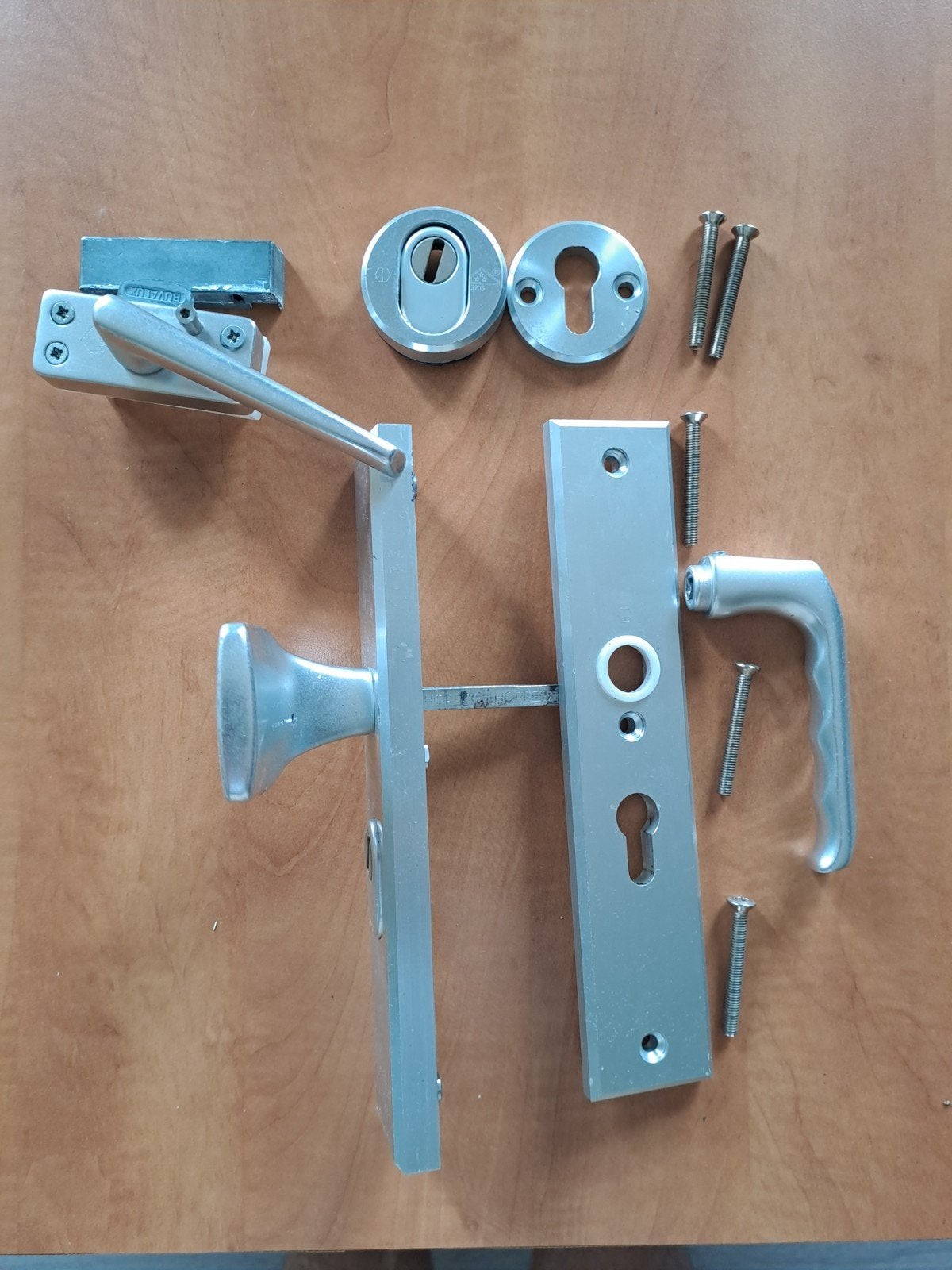 Deurbeslag set met klink, schild en slot, Ophalen of Verzenden, Gebruikt, Rvs, Klink of Kruk