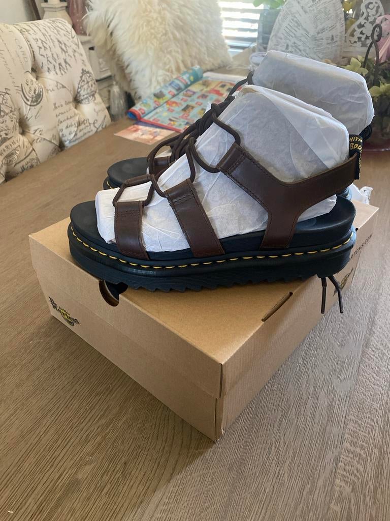 Dr. Martens Sandalen Bruin - Nieuw en Ongebruikt, Ophalen of Verzenden, Nieuw, Bruin, Sandalen of Muiltjes
