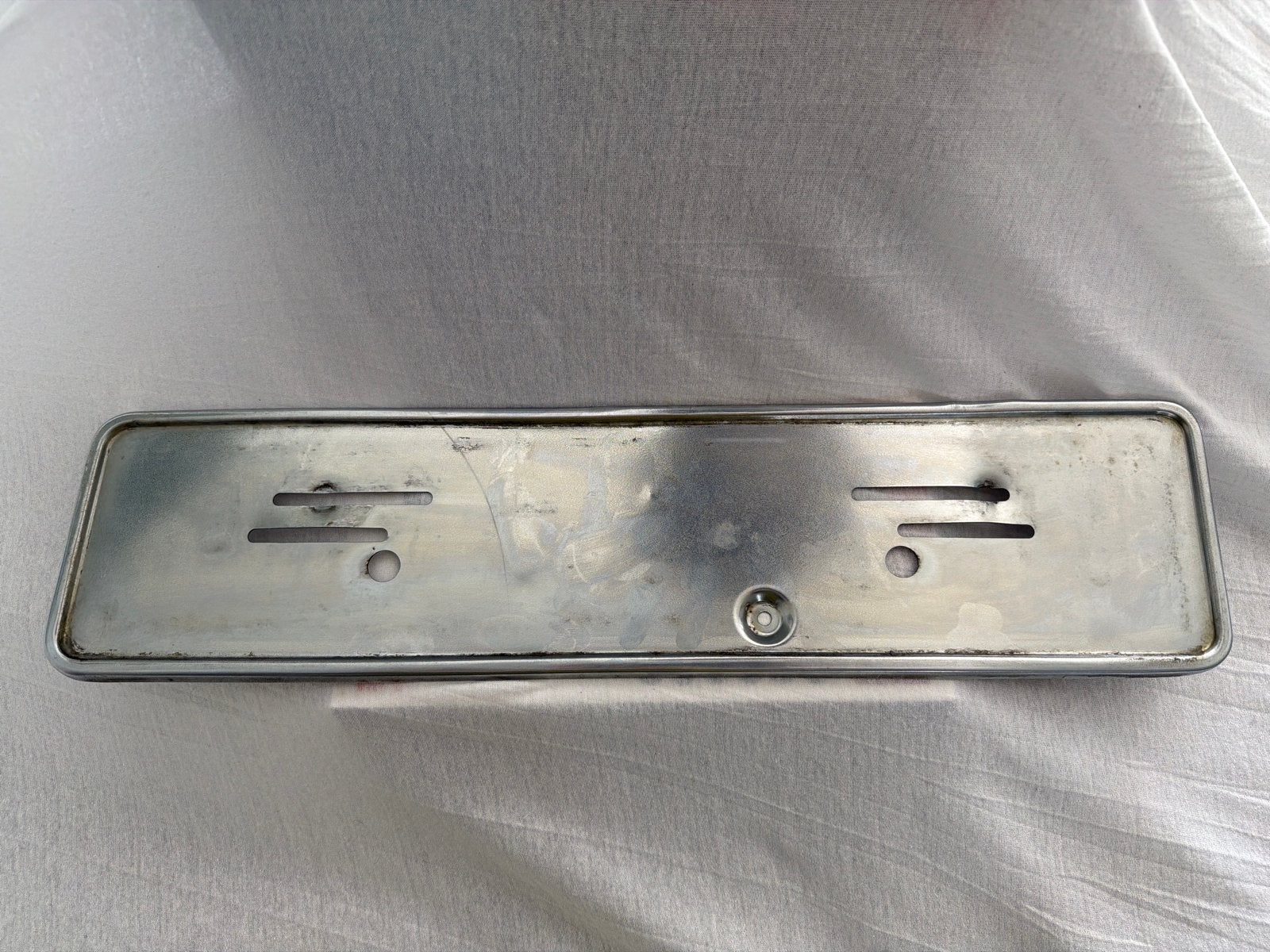 Metalen kentekenplaathouder w123, Auto diversen, Kentekenplaathouders, Ophalen of Verzenden, Gebruikt