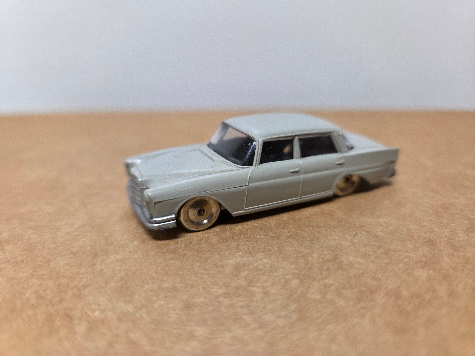 Lego Mercedes 220S, Hobby en Vrije tijd, Modelauto's | 1:87, Ophalen of Verzenden, Zo goed als nieuw, Auto