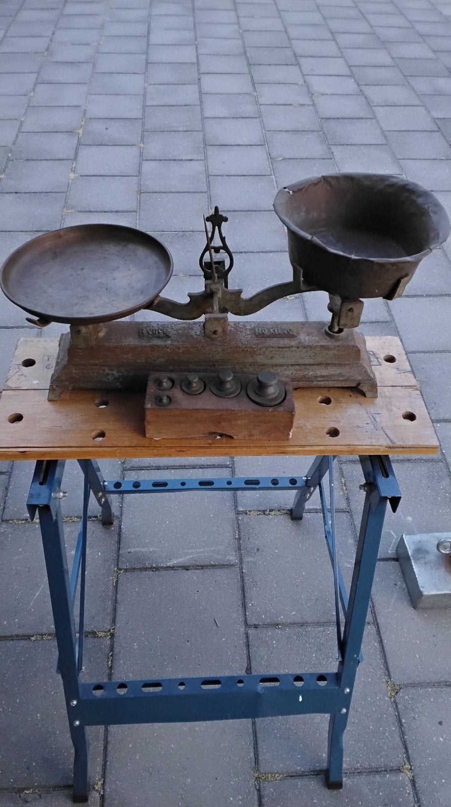 gietijzeren balansweegschaal inclusief gewichten, Antiek en Kunst, Antiek | Gereedschap en Instrumenten, Ophalen