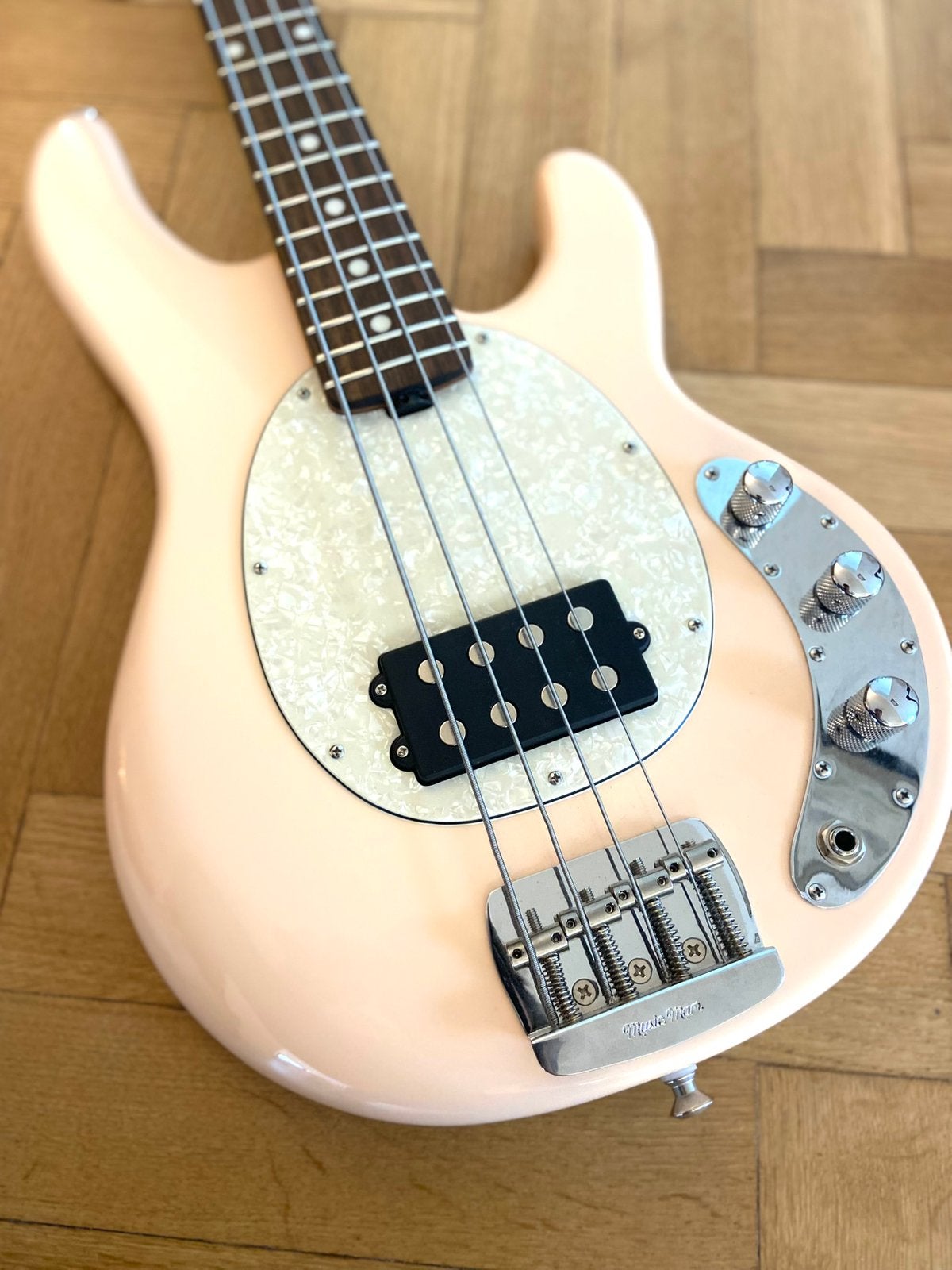 Musicman Stingray short scale Seashell, Ophalen, Zo goed als nieuw
