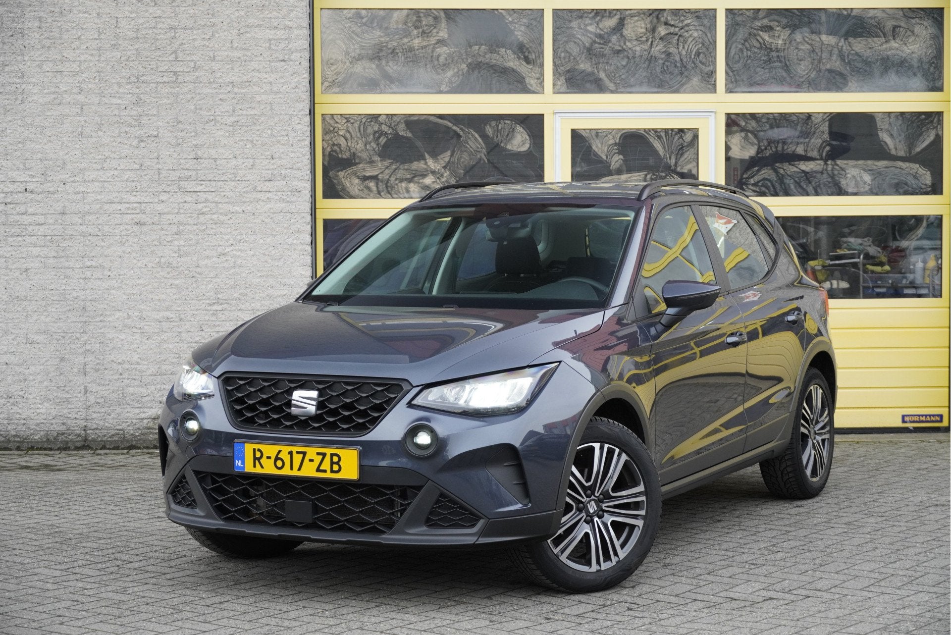 SEAT Arona 1.0 TSI Style BJ2022 Lmv 17" | Led | Pdc | App-Co, Auto's, Stof, Gebruikt, 49 €/maand, Origineel Nederlands