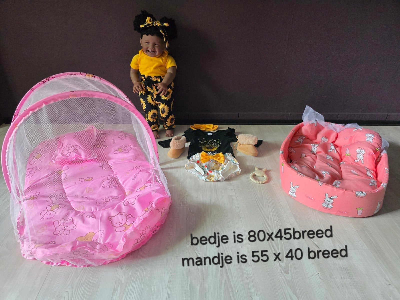 nieuwe reborn baby pop 55 cm hoog met spulletjes, Verzamelen, Poppen, Ophalen, Zo goed als nieuw, Pop