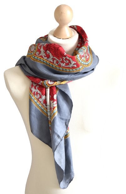 Vintage designer foulard, zijde shawl, blauw/rood, Verzenden, Maat 46/48 (XL) of groter, Zo goed als nieuw, Sjaal