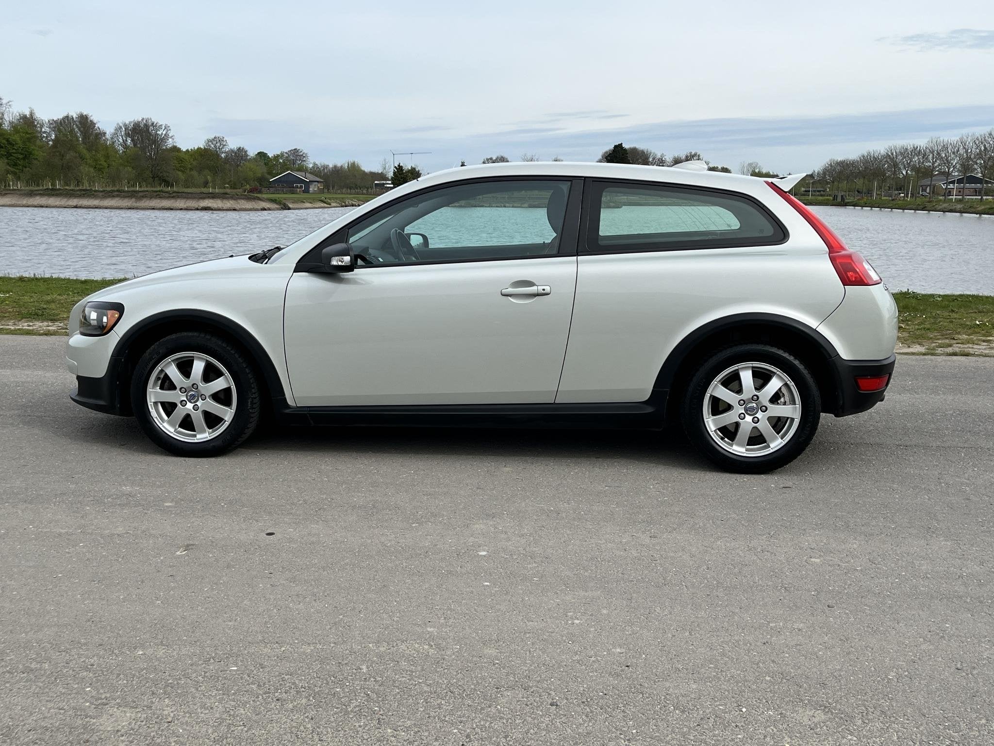Volvo C30 1.8 Kinetic Airco, Voorwielaandrijving, 1228 kg, Gebruikt, Zwart