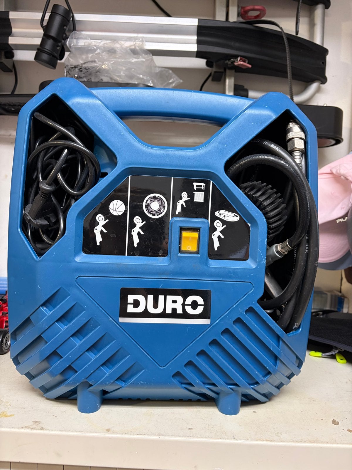 Duro Luchtcompressor Handmodel met Drukmeter en Verlengsnoer, Ophalen, 6 tot 10 bar, Nieuw, Minder dan 200 liter/min
