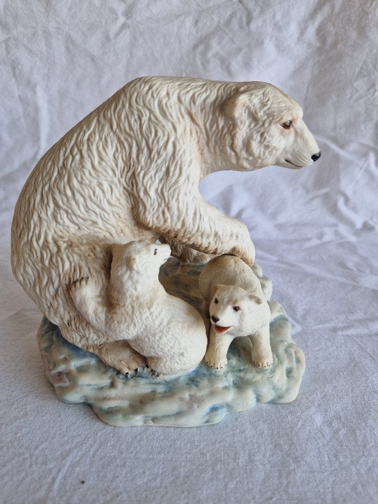Beeldje Moeder ijsbeer met 2 welpjes B049, Ophalen of Verzenden, Gebruikt, Dier
